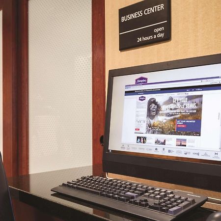 Hampton Inn Des Moines-Airport Екстер'єр фото