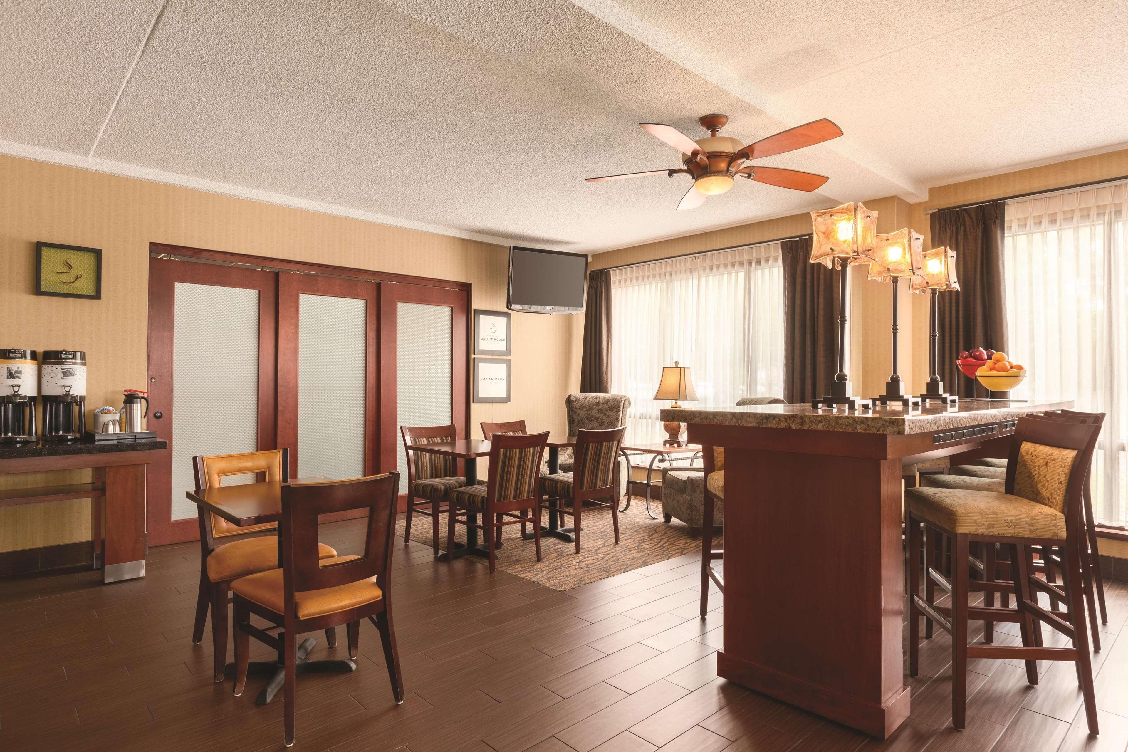 Hampton Inn Des Moines-Airport Екстер'єр фото
