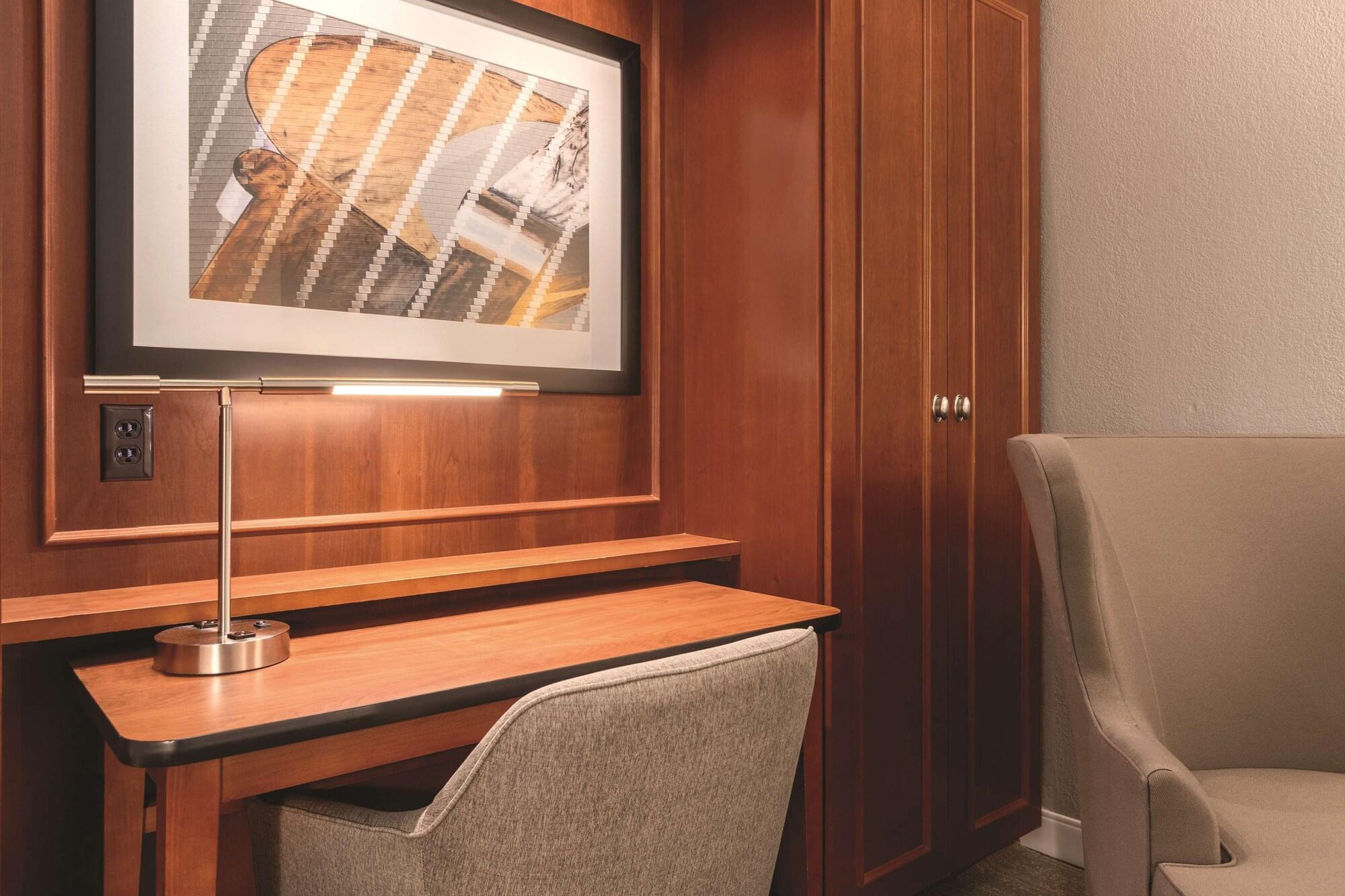 Hampton Inn Des Moines-Airport Екстер'єр фото