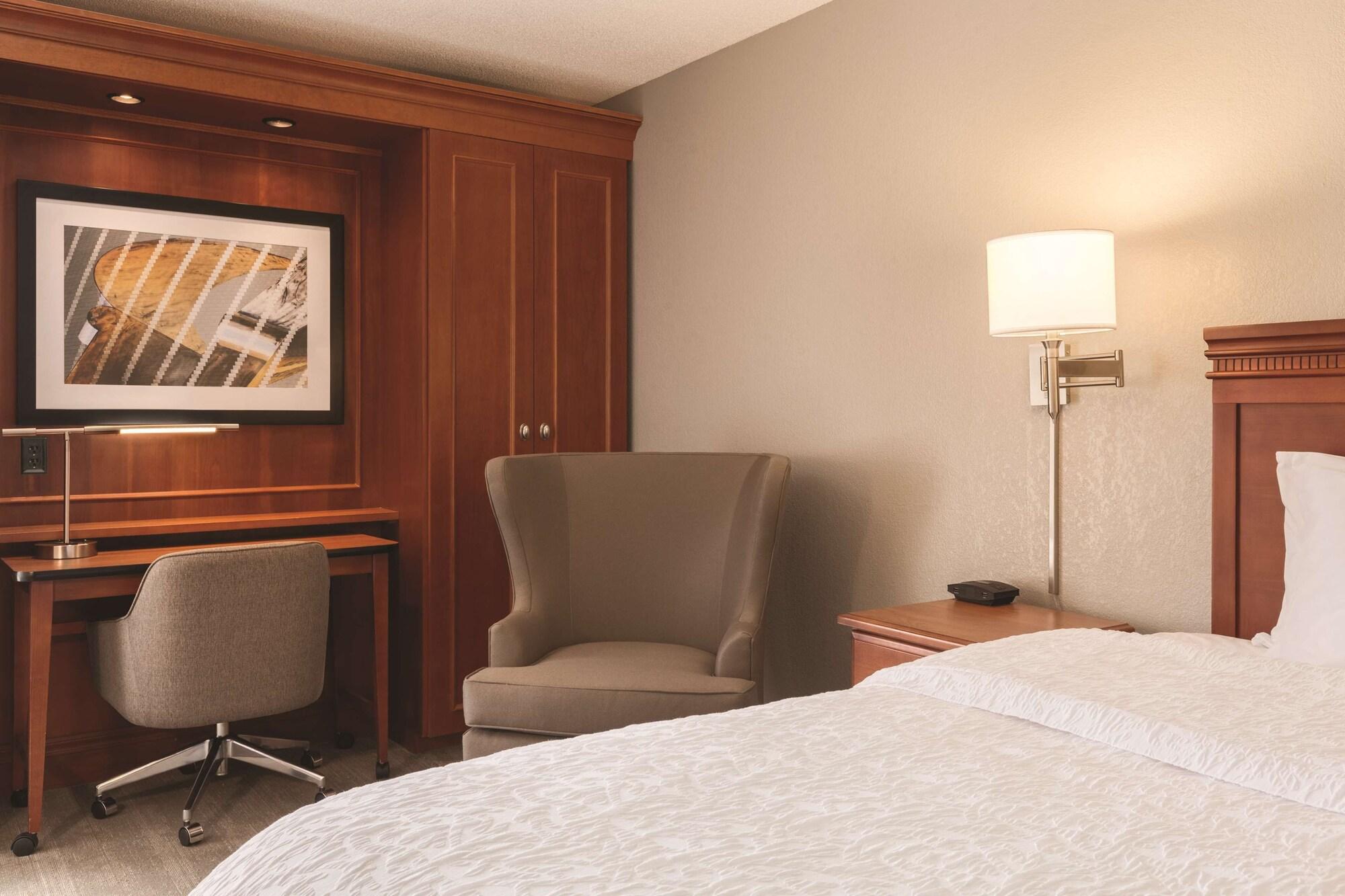Hampton Inn Des Moines-Airport Екстер'єр фото