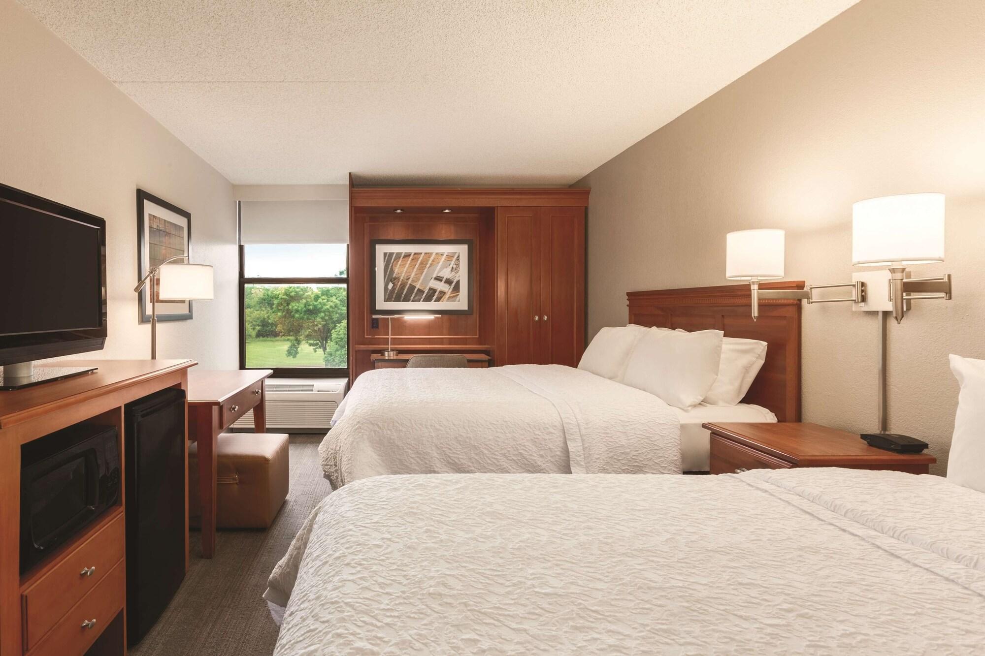 Hampton Inn Des Moines-Airport Екстер'єр фото