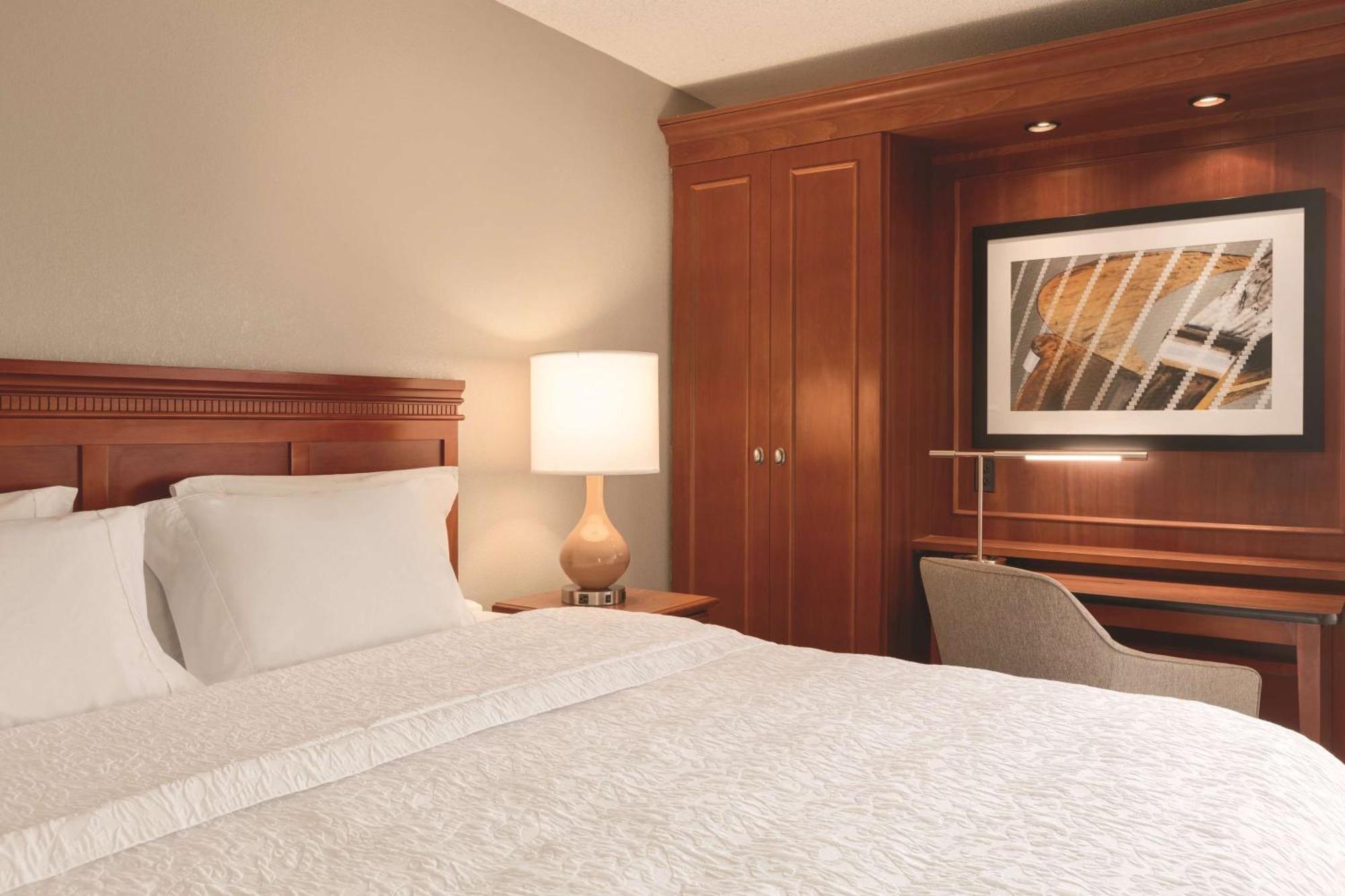 Hampton Inn Des Moines-Airport Екстер'єр фото