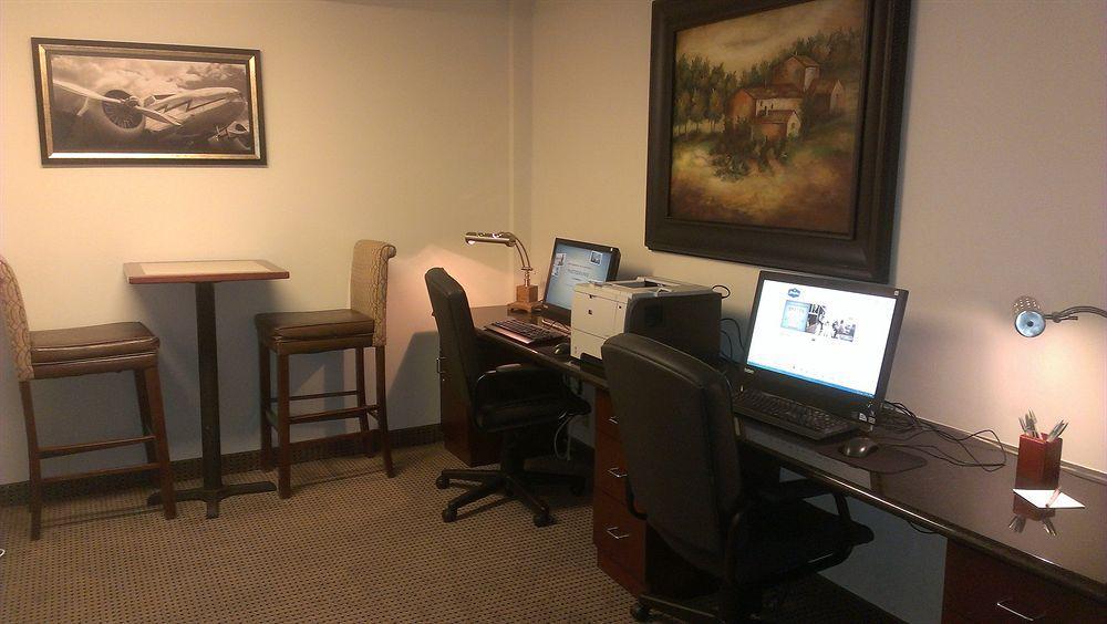 Hampton Inn Des Moines-Airport Екстер'єр фото