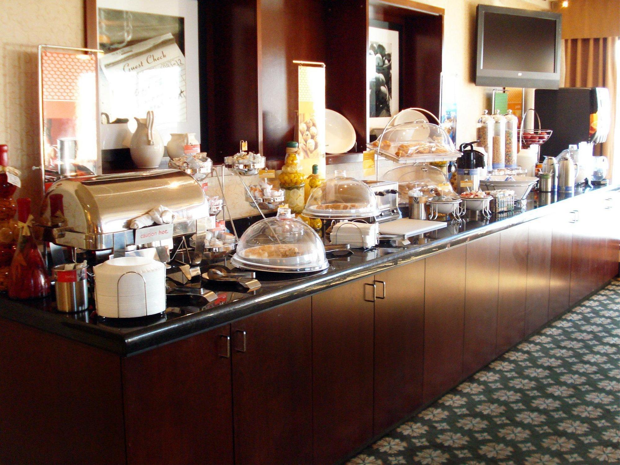 Hampton Inn Des Moines-Airport Екстер'єр фото