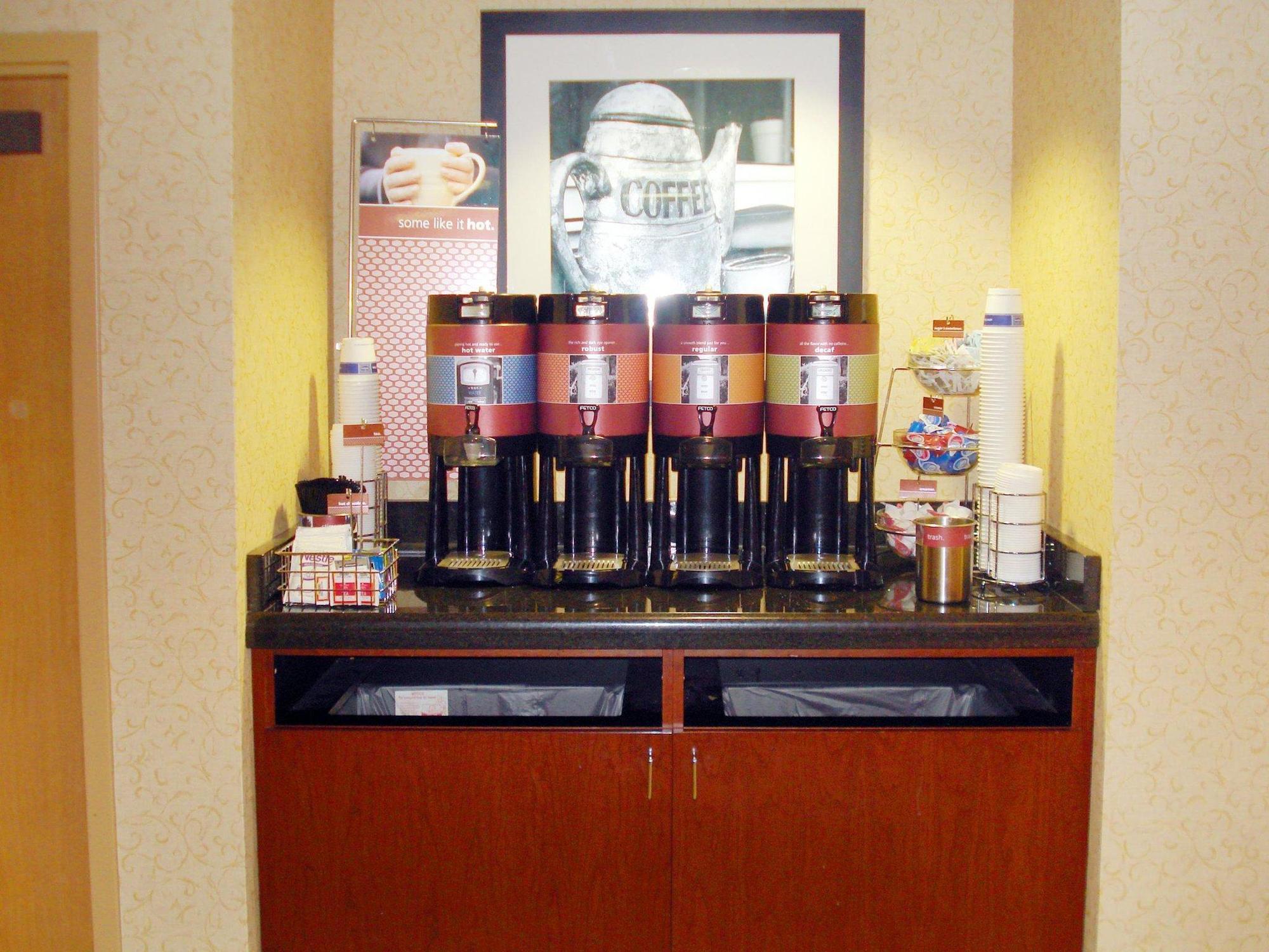Hampton Inn Des Moines-Airport Екстер'єр фото