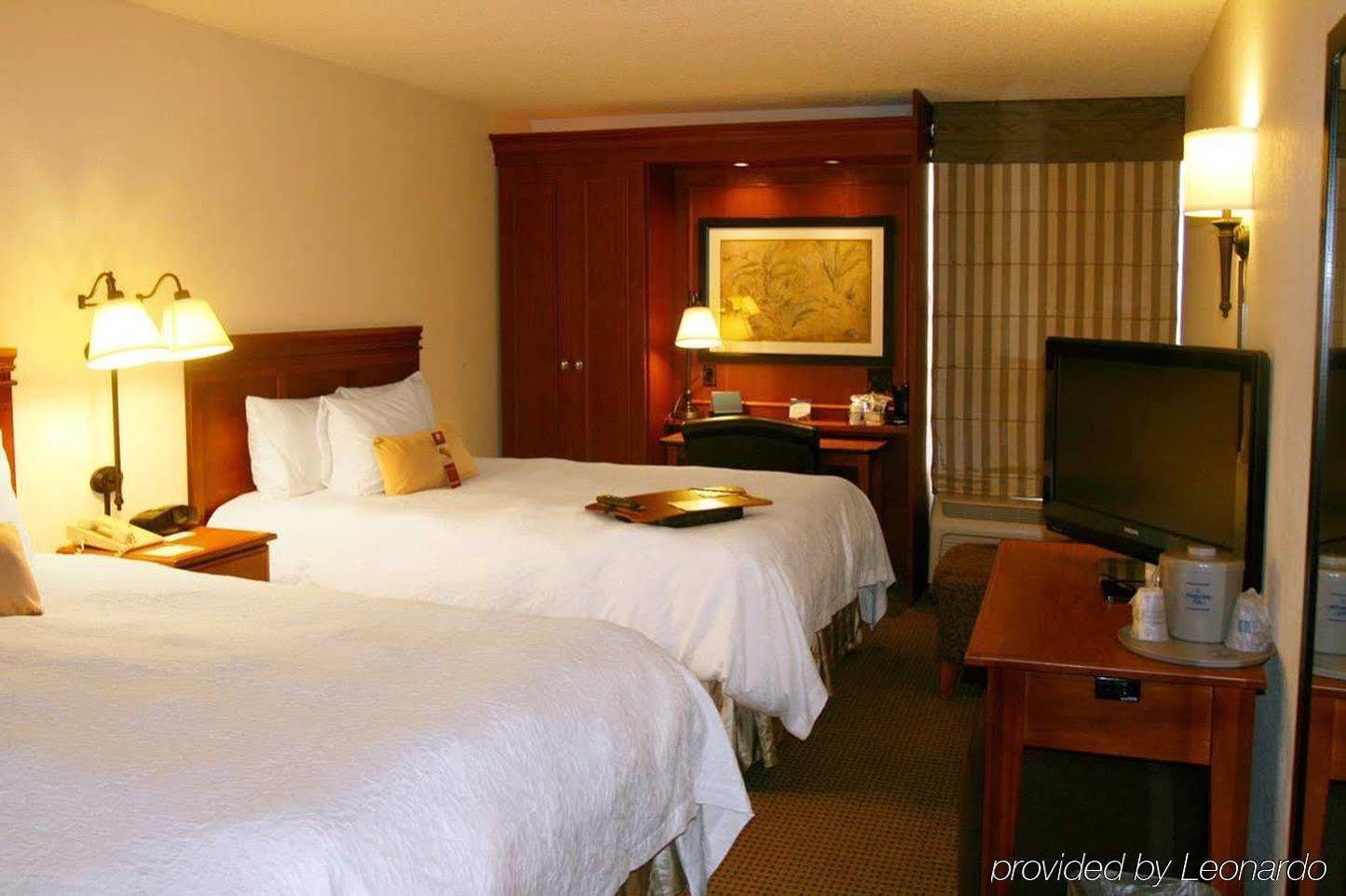 Hampton Inn Des Moines-Airport Екстер'єр фото